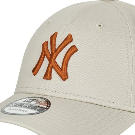 Cappellino-uomo-New-Era-LEAGUE-ESSENTIAL-9FORTY-NEW-YORK-YANKEES-Beige-New-Era-197373888431-2